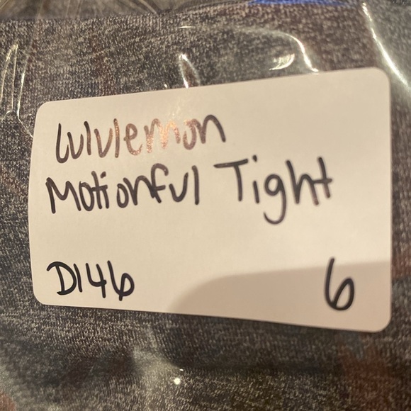 Lululemon Motionful 7/8 Tight 25" Heathered Black / Gray Size 6 Leggings - Picture 12 of 12